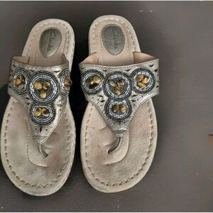 Clarks Artisan Thong Sandals Women's Size 7.5M Beaded Brown Beige